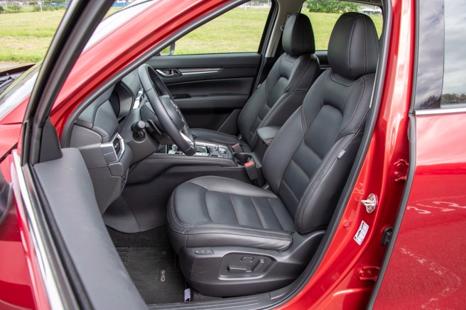 前座椅具电动调整功能。（陈大任摄）