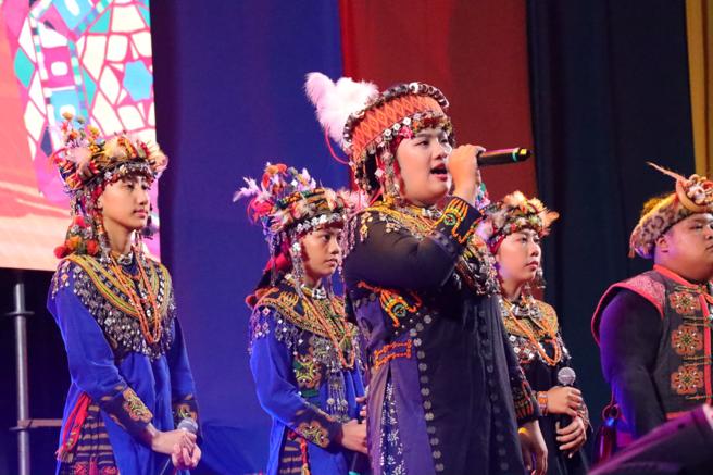 高雄市原住民族联合丰年节「高雄丰潮」青年之夜，成为各族群青年文化交流的重要时刻。（图片来源：高雄市原民会提供）