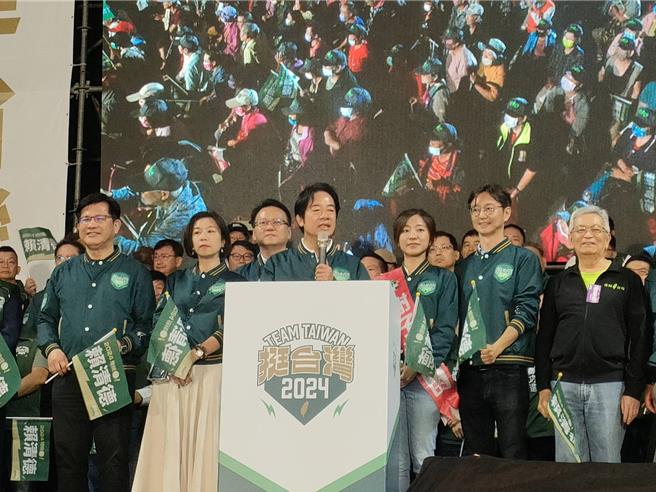 民進黨總統參選人賴清德12日舉辦台中競選總部成立造勢大會，現場氣氛熱絡。(潘虹恩攝)