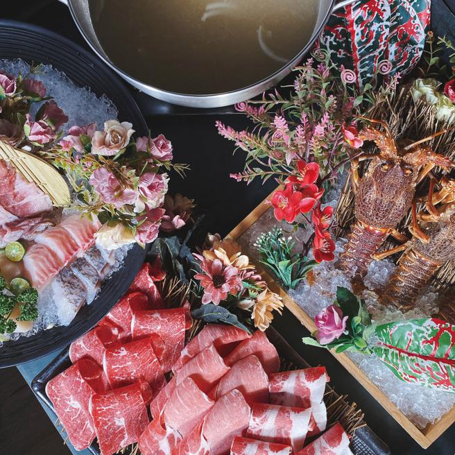 SOGO敦化館深紅鍋物雙人屠龍計畫，2899元，來店用餐可享蛤蜊150g1份36元加價購優惠，每桌限購1份。（SOGO提供）