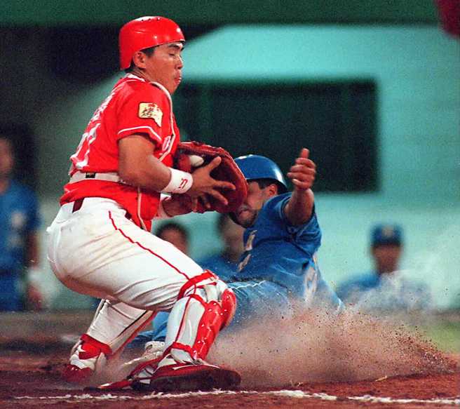 「无敌铁金刚」叶君璋（左）。（中时资料照）