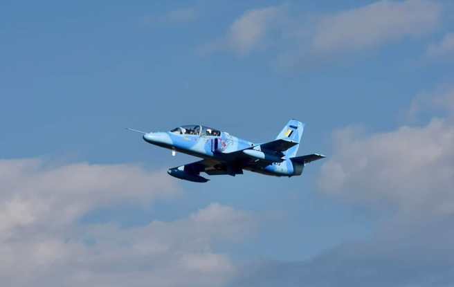 缅甸反政府武装声称，击落缅甸军政府的战机。从残骸来看，坠毁的是购自中国大陆的练-8式(JL-8、K-8)喷射教练机。(图/缅甸空军)