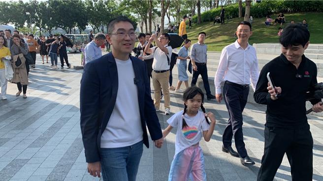 基隆市长谢国梁，在参访深圳期间表示自己「反台独」，被民进党批评为「向中国输诚」，但他是向台商输诚，向基隆市民输诚，确保基隆市的最大利益。（徐佑升摄）