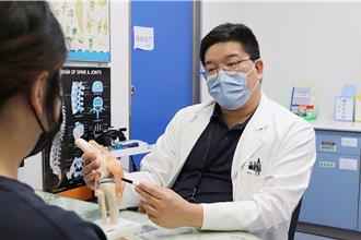 女孩溜直排輪一撞 左膝「這裡」竟撕脫性骨折