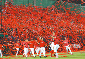 中职》通过投球计时等新规 例行赛、季后赛登录人数有变