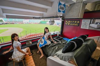 席伊丽周年庆放大绝 邀乐天女孩助阵挑床垫