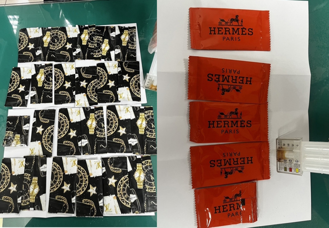 警方查获印有「名牌」字样的毒果汁包。（翻摄画面）