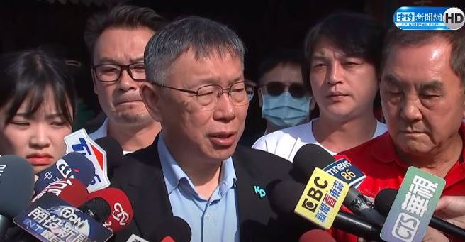 柯文哲紫南宮參拜。(取自直播)