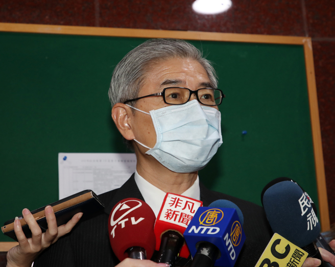 立法院财政委员会13日审查113年度中央政府总预算案附属单位预算营业部分，有关金融监督管理委员会主管中央存款保险股份有限公司，列席的金管会主委黄天牧（图）于会前受访。（刘宗龙摄）