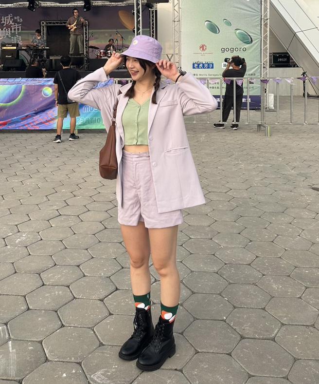 民眾热情参与活动主视觉色系的Dress Code。（图／高雄市青年局）