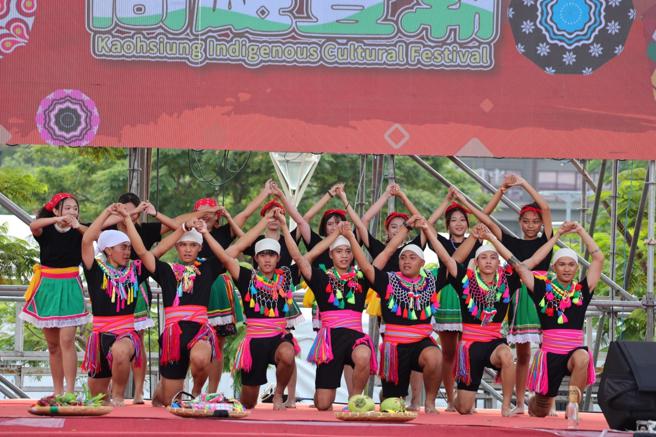 TAKAO丰南岛高雄丰潮规划TAKAO百老匯、传统体技能及原创热舞竞赛，气氛嗨到最高潮。（图／高雄市原住民委员会）

