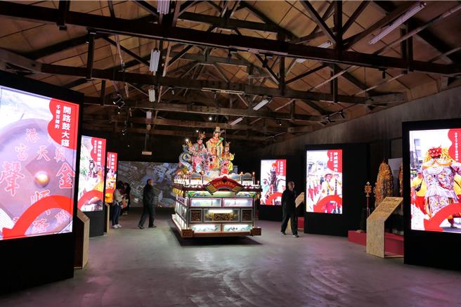 「云林厚工学」13日抢先开箱，云林县北港糖厂特色主题馆灯会原乡「灯艺风华」，展现北港灯会与艺阁作品。（张朝欣摄）