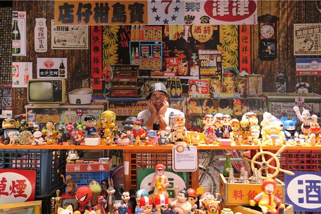 「云林厚工学」13日在云林县北港糖厂举办记者会，规画全台湾最大规模的「芭比娃娃展览」，展出时尚大师林国基（见图）搜藏的数千件各式娃娃。（张朝欣摄）