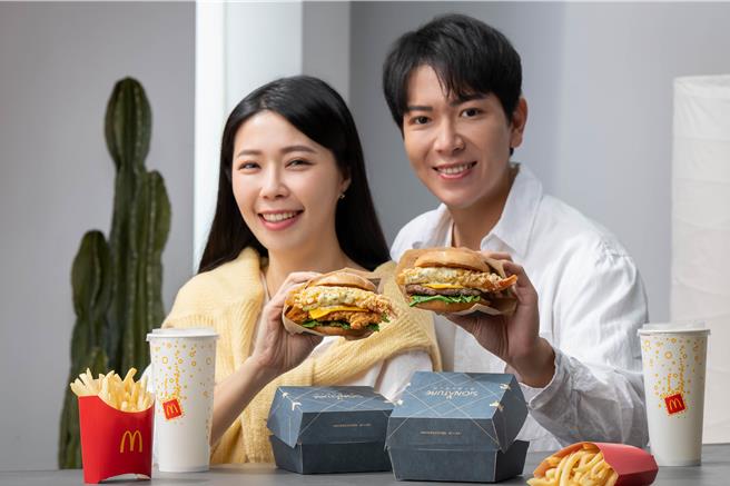 麦当劳11月15日至12月19日限定推出全新「炸虾天妇罗辣鷄堡」，单点144元、经典套餐199元。（麦当劳提供／朱世凯台北传真）