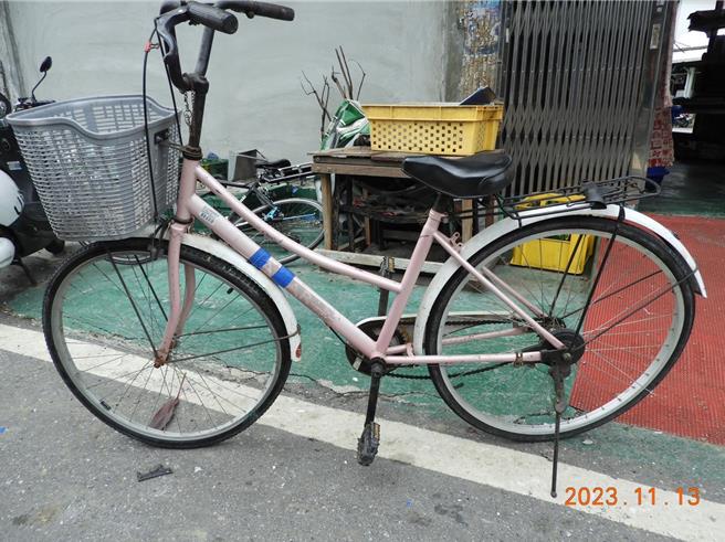 21歲古姓男子今天清晨無照駕駛小貨車行經台9線富里段時，疑因打瞌睡，不慎跨越雙黃線衝入對向車道，撞擊51歲黃姓男自行車騎士，黃男經送醫急救仍傷重不治。（民眾提供／羅亦晽花蓮傳真）