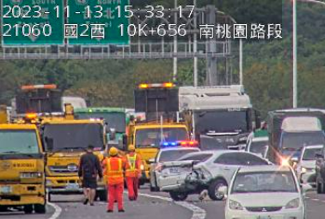 今13日下午15時許，國道2號東向10公里處南桃園路段發生一起事故。（翻攝國道168）