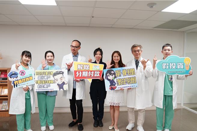 新埔分局和中医大新竹附医拍摄生动活泼影片，将防诈观念散播出去。（中医大新竹附医提供／罗浚滨新竹传真）