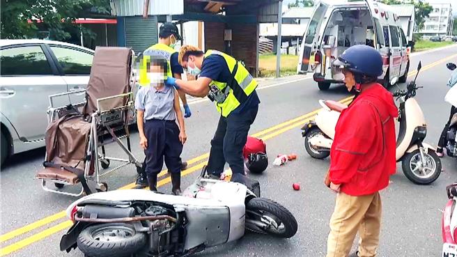 台东1名71岁王姓妇人今下午骑机车沿长沙街50巷回家路上，遭1台休旅车从后方追撞，休旅车驾驶见状竟加速逃逸。（萧嘉蕙摄）