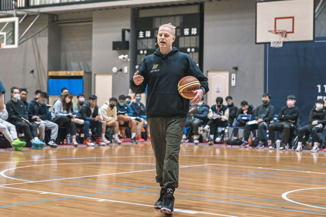 麦克艾金生再次来台授课。(中华篮协提供)