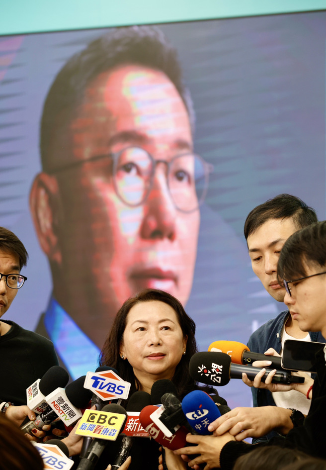 台湾民眾党主席柯文哲16日举行「共融多元 族群文化政策」记者会，遭指控的台湾新住民发展协会名誉理事长、陆配徐春莺（图）在会后，针对国籍、户籍、共产党员等事件回应全都是子虚乌有的事情。（陈信翰摄）