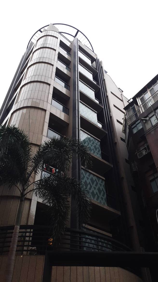 台北市中山区中山北路二段59巷内，今天下午16时许发生一起火警。（图／民眾提供）