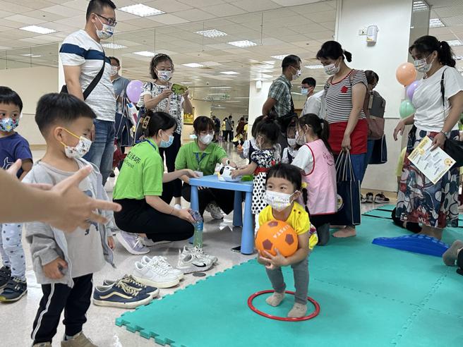高醫早產兒健康成長喜回娘家。（圖／高醫）
