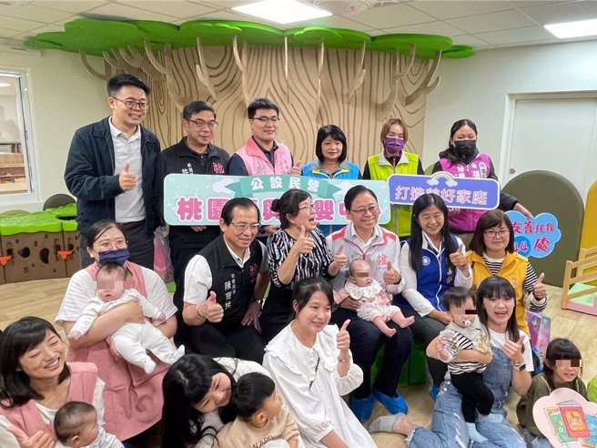 桃園市長張善政13日出席公設民營桃園復興托嬰中心開幕，復興托嬰中心是桃園第44處公共托育設施，將招收45名2個月至2歲嬰幼兒。（賴佑維攝）