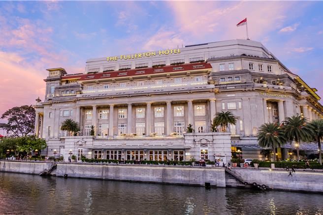 新加坡疫后有许多新饭店开幕，像是以悠久歷史建物打造的Fullerton Hotel Singapore，呈现新加坡的永续创新和新旧融合。（新加坡旅游局提供）