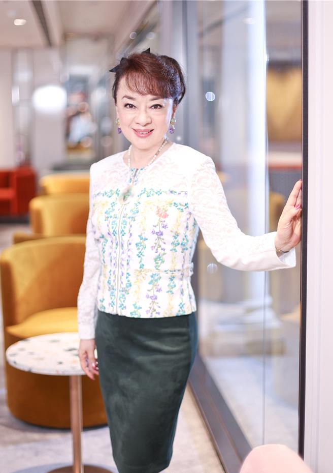 翁倩玉于台南市美术馆举办的画展18日开始展出。（陈俊吉摄）