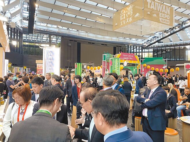 日本臺湾形象展开展首日涌入大批人潮，体验臺湾各产业的优秀产品及解决方案。图／贸协提供