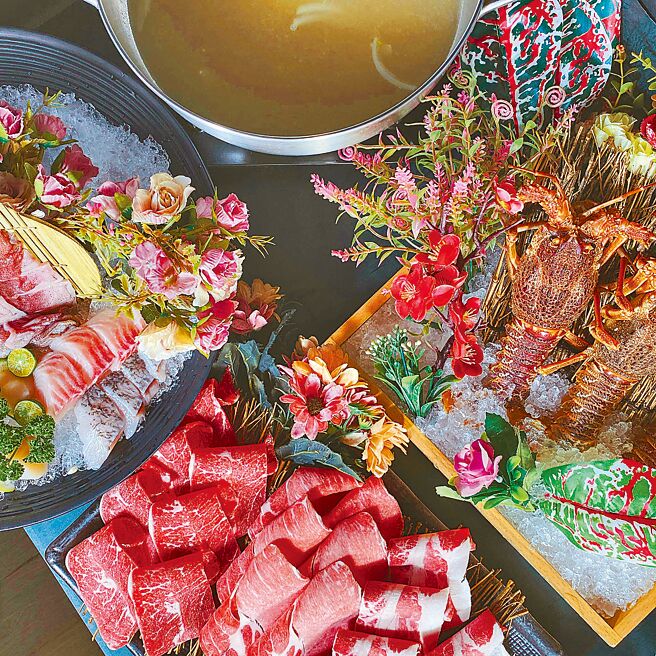 SOGO敦化館深紅鍋物雙人屠龍計畫，2899元，來店用餐可享蛤蜊150g1份36元加價購優惠，每桌限購1份。（SOGO提供）