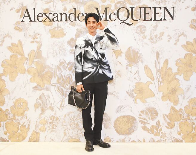 劉以豪帥穿Alexander McQueen早春男裝，但相當肖想林柏宏身上的衣服。（黃唯淯攝）