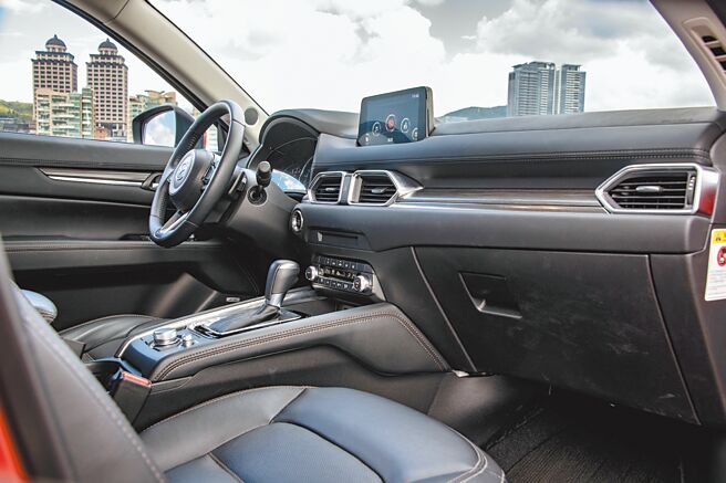 为了打造静谧的车室环境，MAZDA专注于隔音工程，巧妙隔绝外界令人不适的噪音。（陈大任摄）