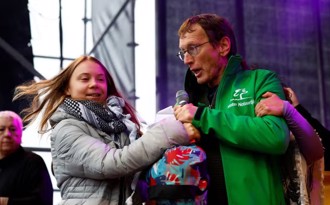 瑞典環保少女挺巴勒斯坦 男子衝上台抗議：別談政治