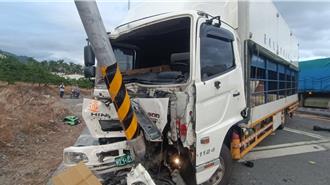 影》太麻里2車停等紅燈遭聯結車追撞 驚悚畫面曝光