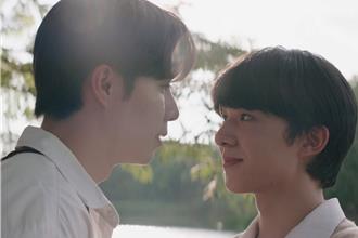 泰國「海景CP」浪漫划船談情 林景雲被鬼附身自虧：會被做成表情包