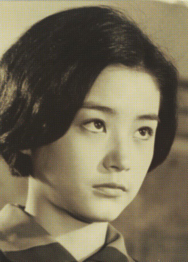 林青霞17岁时拍处女作《窗外》。（时报出版社提供）