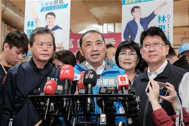 国民党总统参选人侯友宜14日到竹北市仁义市场拜票，针对蓝白合最新民调侯柯配胜过赖萧配等问题做回应，强调「政党合作是给和善，不是给拆散」。（罗浚滨摄）