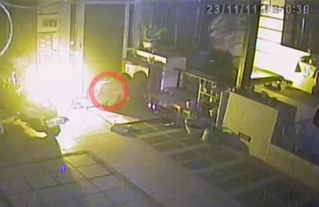 男子潜入住户院子打开户外鞋柜，吸闻高跟鞋等女鞋还试穿，最后偷走高跟鞋及雪靴。（民眾提供／杨静茹南投传真）