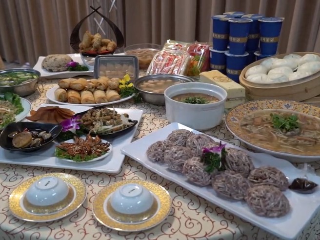 彰化县鹿溪宴在鹿港镇公所受理报名，现场、网路、传真同步开卖。(孙英哲摄)