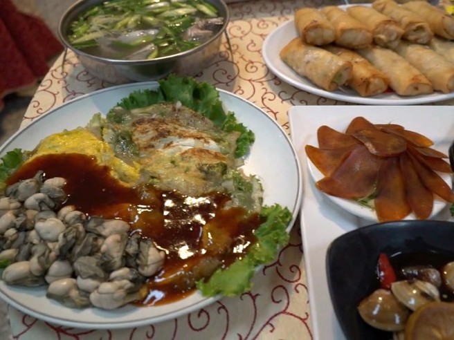 彰化县鹿溪宴在鹿港镇公所受理报名，现场、网路、传真同步开卖。(孙英哲摄)