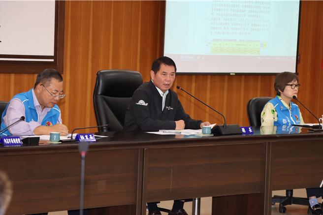 苗栗縣長鍾東錦主持縣務會議。（苗栗縣政府提供／李京昇苗栗傳真）