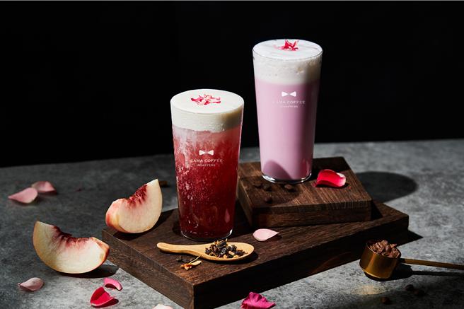 cama café豆留系列旗艦店主推特色商品「粉紅泡泡初戀拿鐵」與「招桃花脫單莓果茶」，180元起。（cama café提供／朱世凱台北傳真）