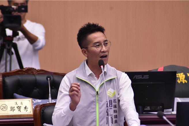 縣議員胡仁順質詢，希望縣府協助佐倉公墓遷葬，以利地方發展。（縣議員胡仁順辦公室提供）