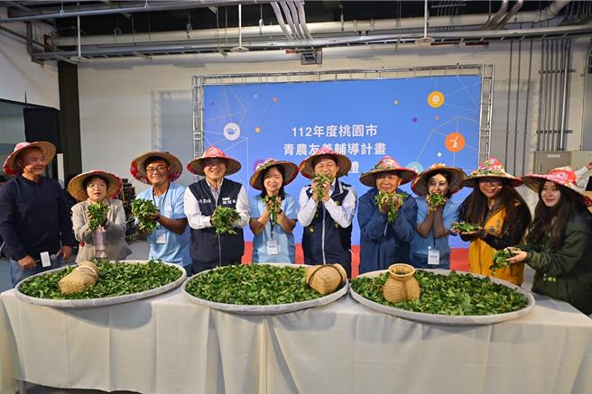 桃园市青农友善辅导计画今年共有48位学员结训。（吕筱蝉摄）