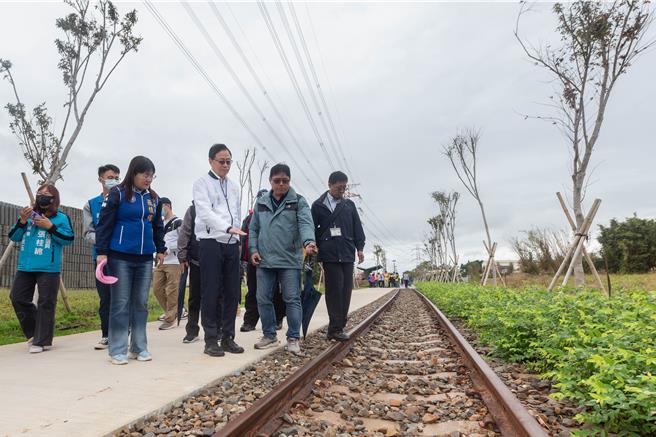 桃林铁马道第 3、4 期日前完工，市长张善政14日赴现场视察，他也宣布启动桃林铁路第5期工程、桃林 2.0优化工程启动。（陈梦茹摄）