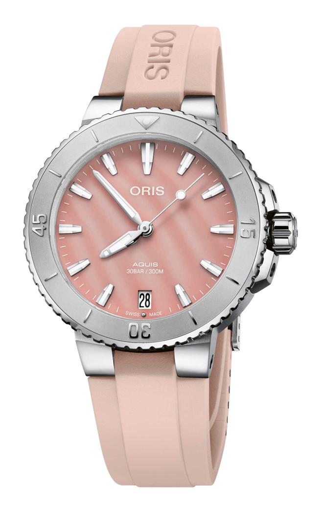 ORIS Aquis日期腕表，粉紅款，6萬5000元。（ORIS提供）