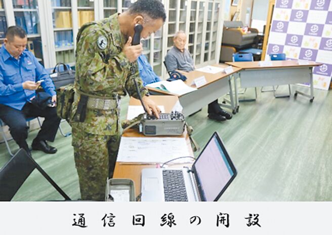 因应台湾有事，与那国岛举办灾难演习；必要时可紧急撤离民眾。图为正在演习的日本自卫队成员。（摘自日本陆上自卫队与那国驻屯地社群媒体X）