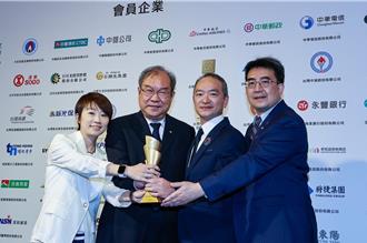 華航首獲十大永續典範獎 稱霸台灣航空業