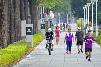 高雄馬路獲內政部「好行評選」 李眉蓁：下雨不出現天坑更好